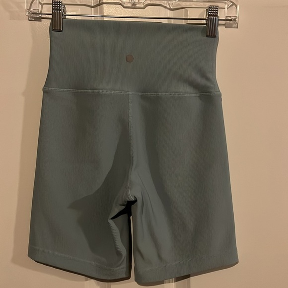 Yogalicious Rib Crossover 7” shorts - Size XS - Picture 2 of 5
